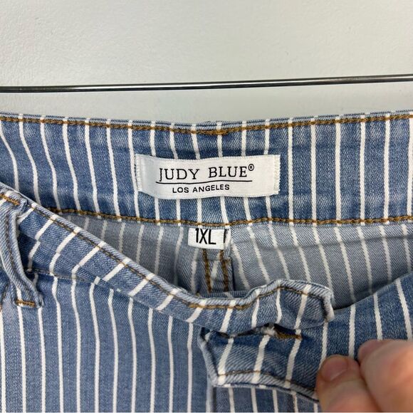 Judy Blue Striped Cutoff High Waist Denim Shorts Raw Hem Stretch JB150027 Sz 1X - Picture 4 of 12